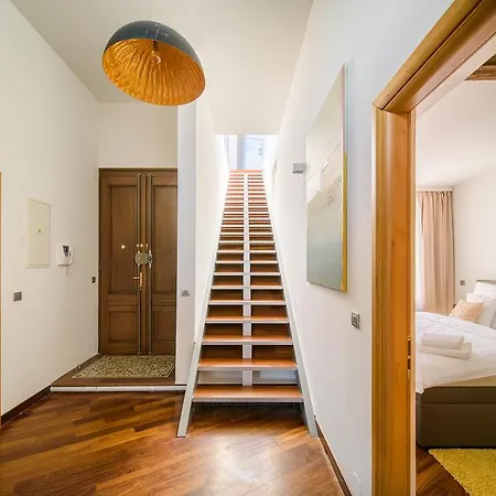Triplex Kings In Old Town Apartmán