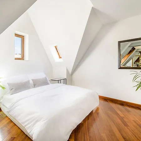 Triplex Kings In Old Town Praha