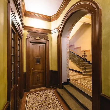 Triplex Kings In Old Town * Praha